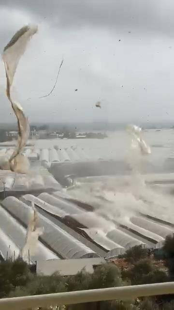 Seralar hayalet gibi uçtu! Pencereden bakan Antalyalılar gözlerine inanamadı - Resim: 43